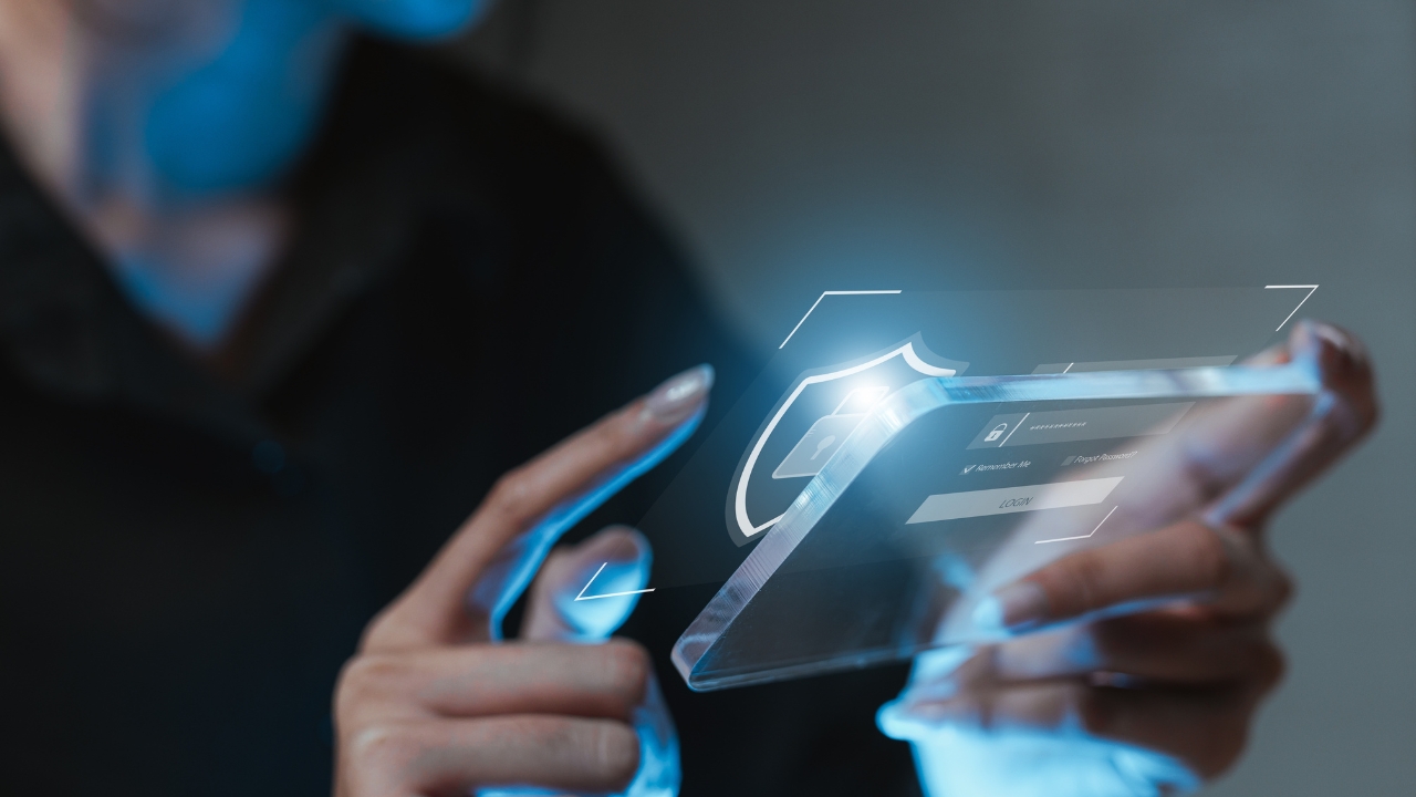 Provera bezbednosti naloga na telefonu uz zaštitu podataka